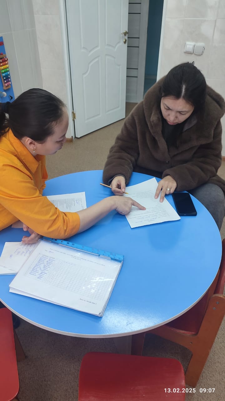 Логопед маманы Айтыбарова Дана Койлыбаевнаның  ата-анаға кеңес беру барысы